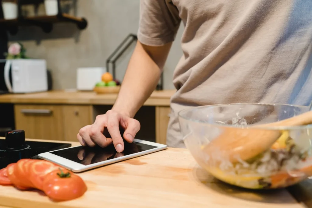 Effective Features to Look for in Restaurant Kitchen Management System
