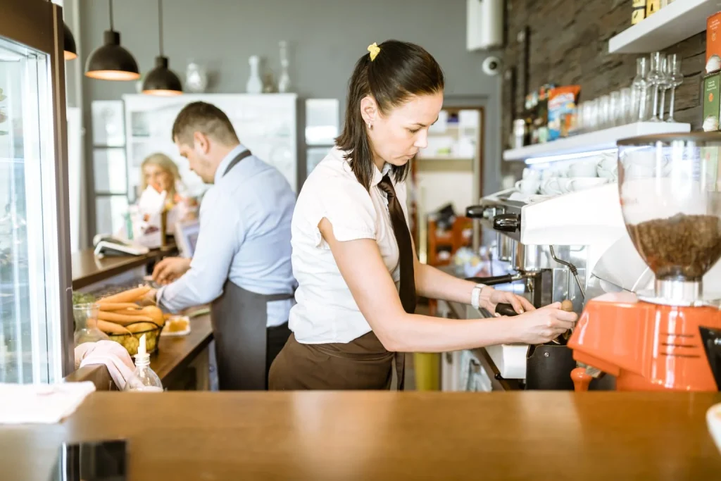 How Restaurant Back Office Management Monitors Vendor Pricing